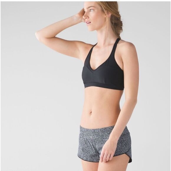 Lululemon Reversible Surf Short II 6 Freckle Flower Black White & Black - Picture 6 of 16